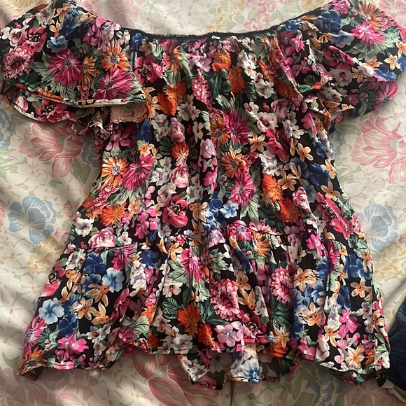 Off the shoulder floral top! - Picture 1 of 2